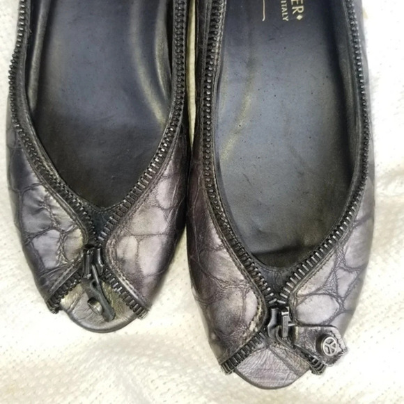 Donald‎ Pliner Pewter zip flats 6.5 NWT - Picture 5 of 9